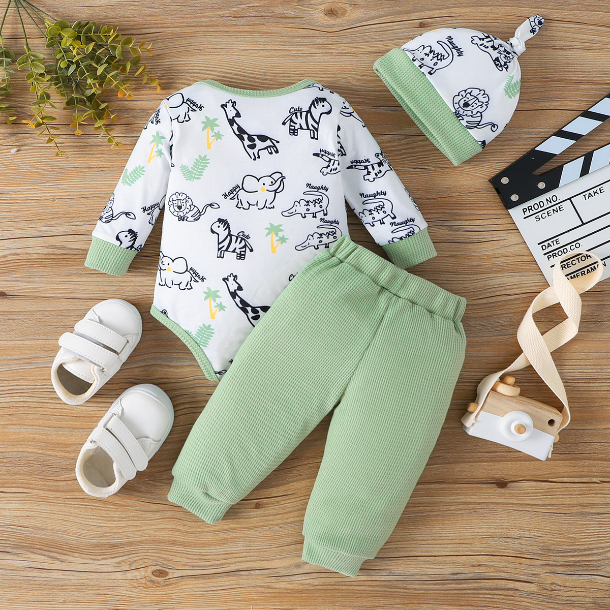 【0M-18M】3-piece Baby Boy Dinosaur Print Long Sleeve Romper And Pants Set With Hat 【0M-18M】3-piece Baby Boy Dinosaur Print Long Sleeve Romper And Pants Set With Hat
